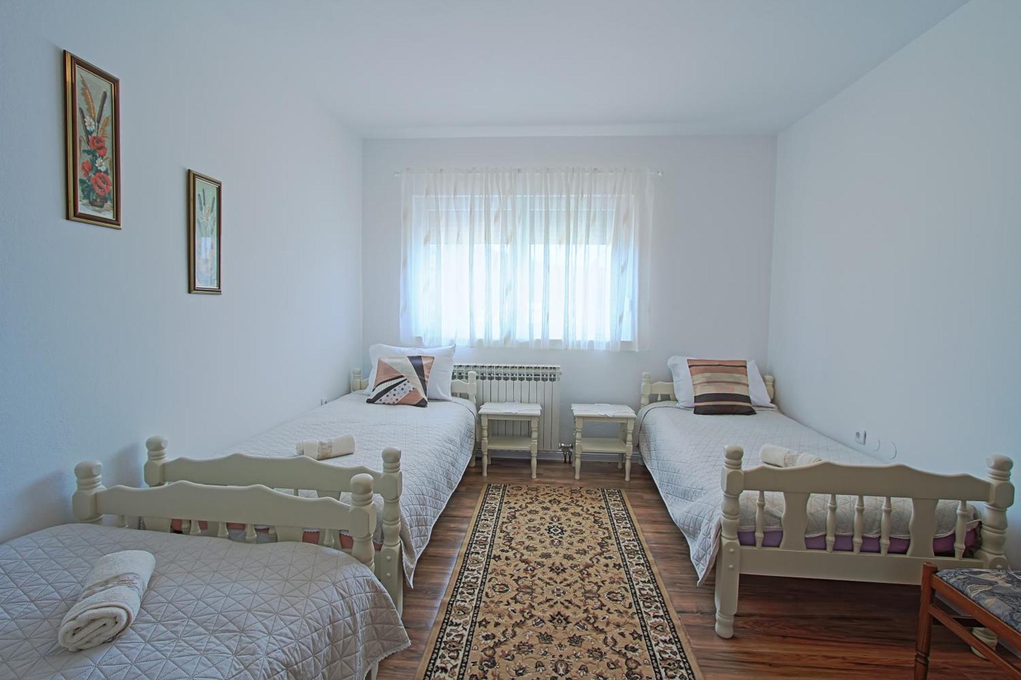 Guesthouse Viktorija Flat Otočac Exterior foto