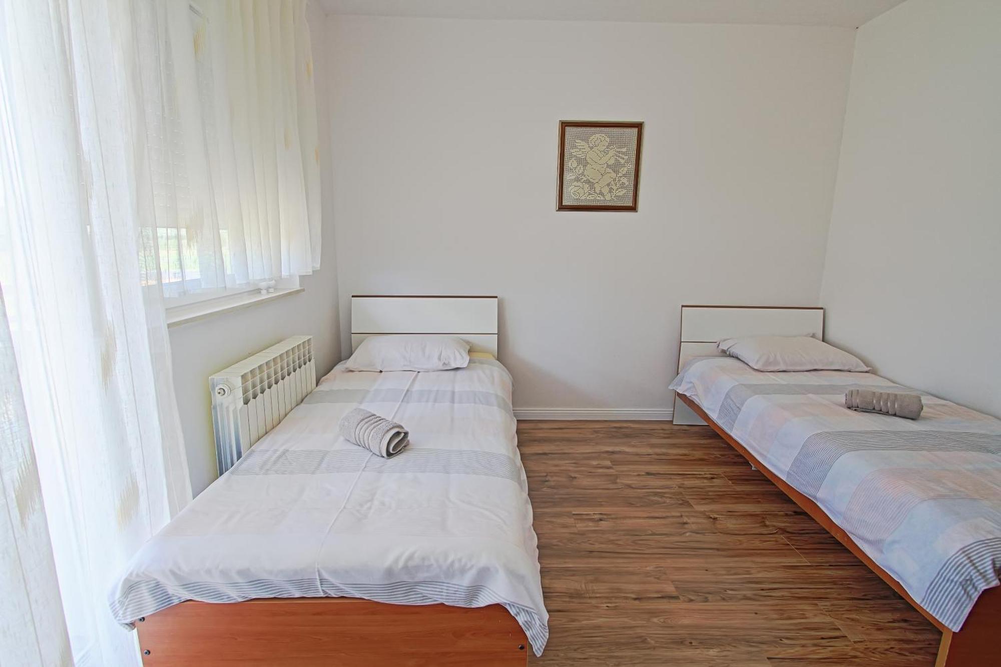 Guesthouse Viktorija Flat Otočac Exterior foto